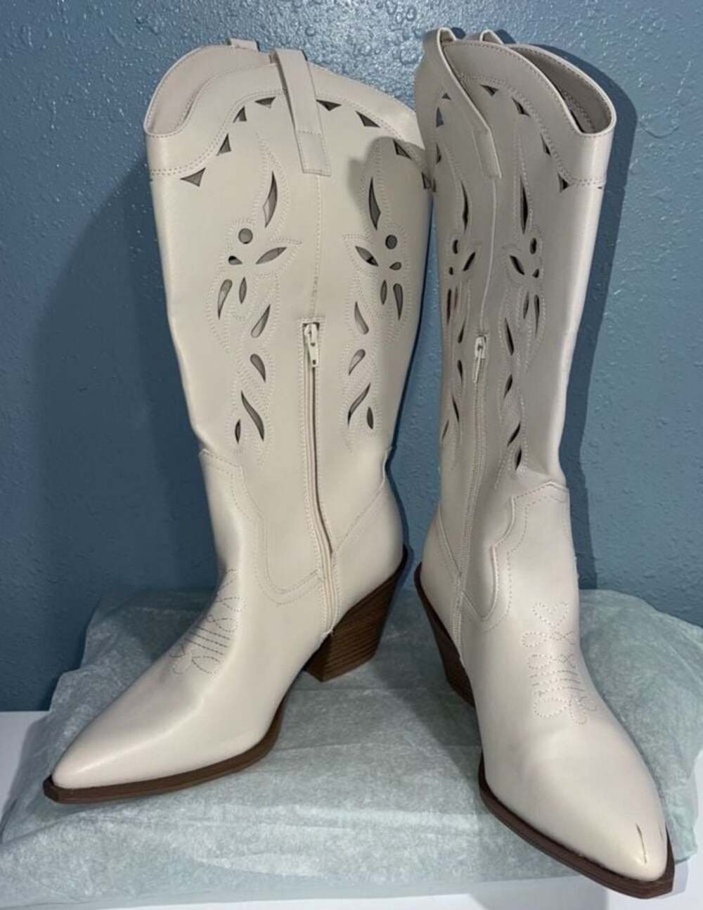 Universal Thread Women's Tiana Western Boots with MemoryFoam Insole Cream Size11